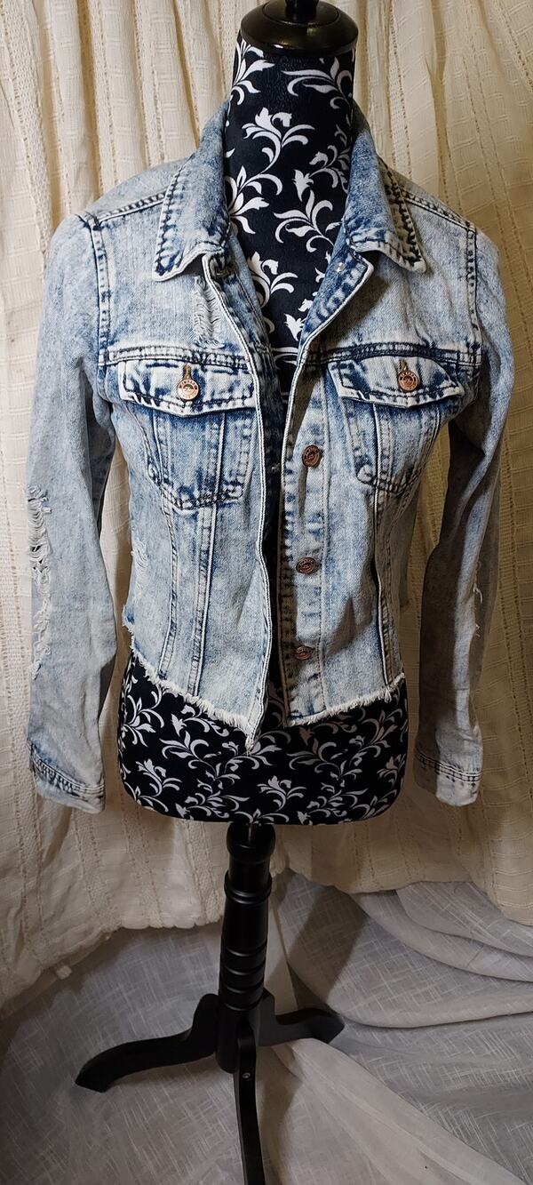 Ci Sono Denim Collection Distressed Light Wash Ripped Denim Jacket Size Small